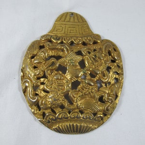 Large Chinese pendant in silver or gilt metal to identify China 19th century