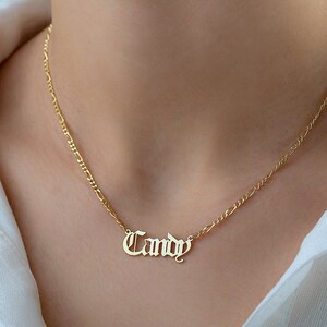 Collar con nombre en inglés antiguo - Collar con nombre gótico - Collar con letra gótica en inglés antiguo - Collar con fecha de cumpleaños - Collar con nombre gótico -