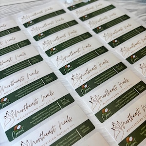 Fogli di adesivi rettangolari in carta A4 da 60 x 25 mm, stampati con logo o grafica. Adesivi per olio per cuticole. Adesivi personalizzati per packaging.