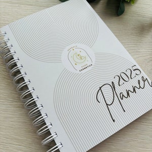 Agenda personalizzata 2025 con copertina personalizzata, formato A5, interni in carta riciclata, agenda aziendale, diario, logo personalizzato, regalo per insegnanti
