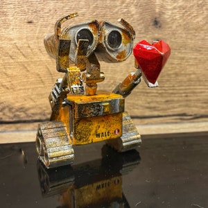 Regalos de amor Wall-e con corazón / Robot Wall-e de San Valentín / regalos de aniversario para ella / regalos para él