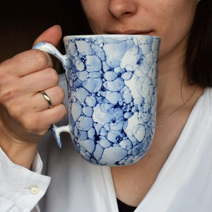 Large ceramic mug, bubble mug, Personalized enamel mug, pottery mug handmade, white and blue, personalized gift, tea mug, for coffee