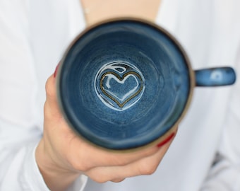 Taza de cerámica corazón, taza de San Valentín, corazón dentro, hecha a mano, azul mar, para ella, regalo personalizado, taza de té, para café, para té, con asa