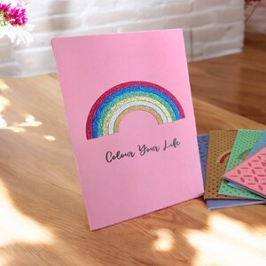 Carte Arc-en-Ciel en Scrapbooking - Message Coloré pour Toutes les Occasions - Création en Scrapbooking Colorée et Joyeuse - Idée cadeau