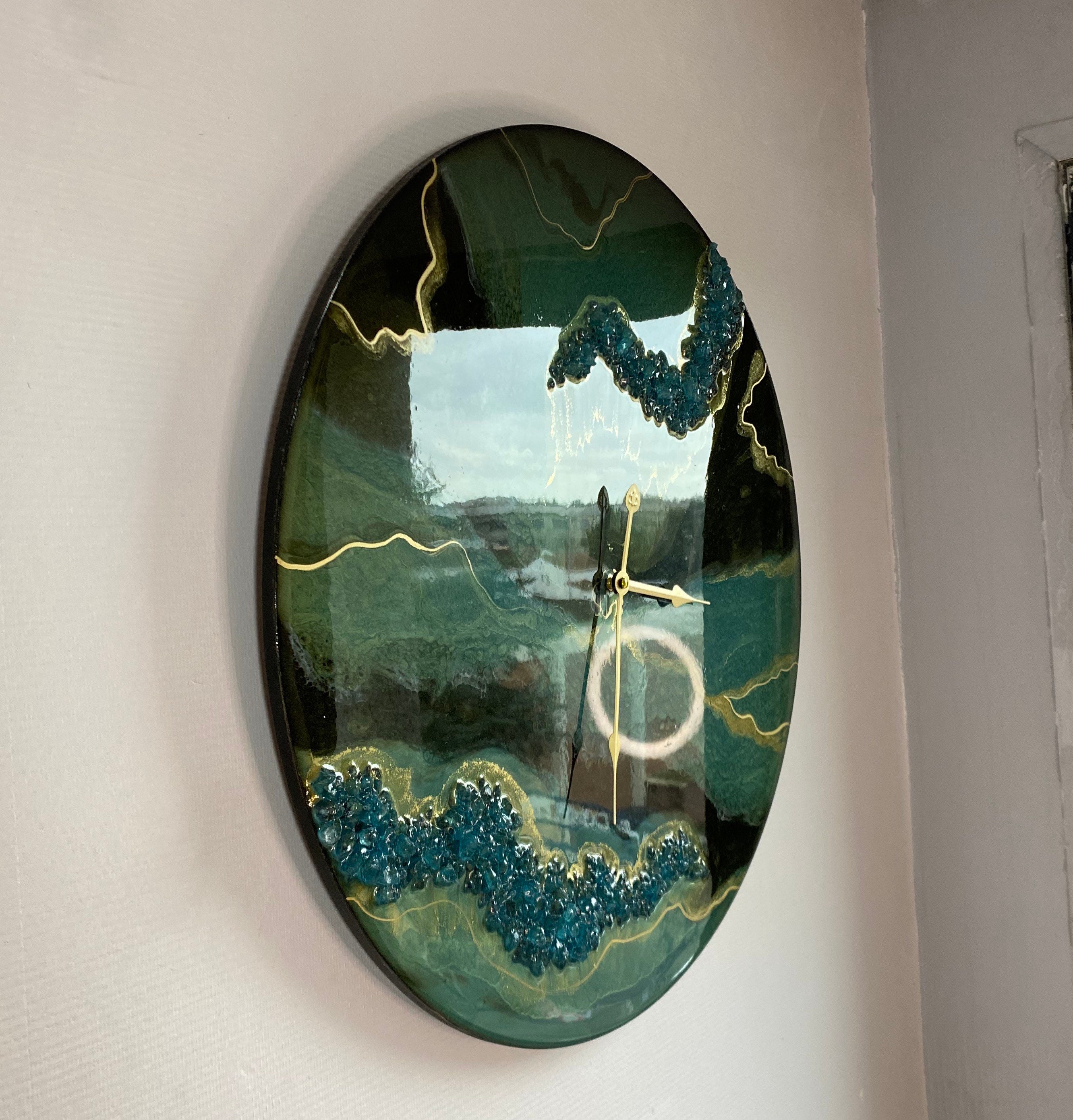 Grande Horloge en Résine Verte avec Cristaux