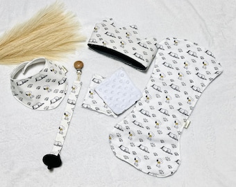 Baby set,snoopy baby gift set,snoopy bib.snoopy burp cloth,pacifier holder,baby crown,baby shower Gifts,newborn Gifts,baptisms Gift,baby.