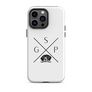 Może przedstawiać: Białe etui na iPhone z czarno-białym obrazkiem psa wyglądającego zza krzyża z literami "G", "S" i "P" na nim.