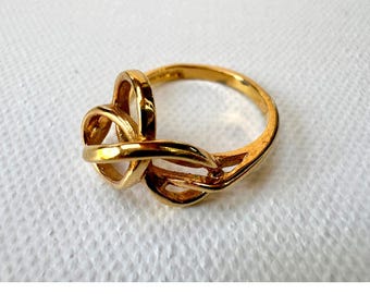 Vintage Aurora Modernist Gold Tone Knot Ring Size 8 Abstract Loop Ring