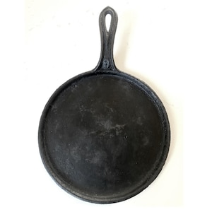 Vintage Cast Iron Skillet with Gate Mark, Early American Pan