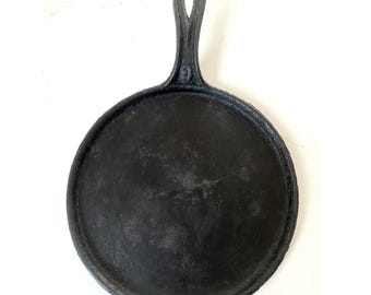 Vintage Cast Iron Skillet with Gate Mark, Early American Pan