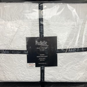 PiuBelle Matelasse Ruffle Texture Floral Cottage Farmhouse Quilt Coverlet Bedspread White Portugal QUEEN