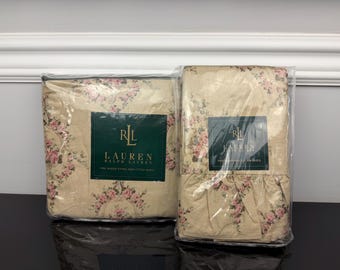1990s New Ralph Lauren Trianon Rosvin Pale Pink Rose 100% Cotton QUEEN Fitted Sheet and Ruffled Standard Pillowcases 3 Pc Set