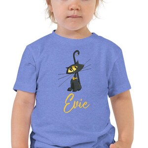 かわいい黒猫のパーソナライズされた子供用 T シャツ | 幸運の黒猫のカスタム幼児用 T シャツ | 男の子と女の子向けのパーソナライズされた名前の誕生日プレゼント