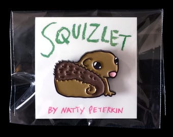 SQUIZLET アカリスの子猫のエナメルピンバッジ（ナッティ・ピーターキン作） – かわいい、森、森林、プレーリードッグ、ハイラックス、小さなギフト、ネズミ、マウス、子猫