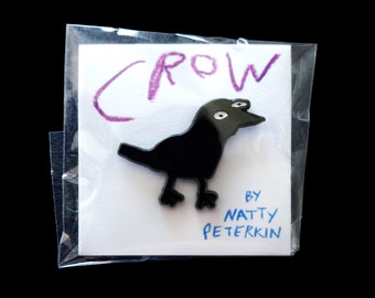 Badge en émail oiseau CROW par Natty Peterkin