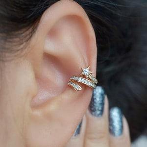 Earcuff met sterrenbeeld in de vorm van een zirkoonsteen • Gouden en zilveren nepkraakbeenoorbel • Starry Earcuff