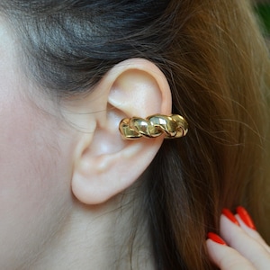 Chunky Twisted Earcuff – Bold Stylish Statement Piece • Bold & Chic – Chunky Twisted Ear Cuff