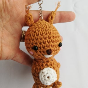 Llavero de ardilla, mini ardilla amigurumi tejida a crochet, llavero de animal hecho a mano, correa para llavero de casa, lindo regalito