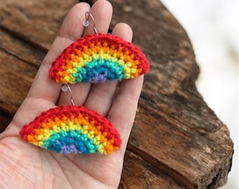 Regenbogen-Ohrringe, handgefertigte Regenbogen-Ohrringe aus gehäkelter Baumwolle, Geschenk für sie, handgefertigter Schmuck