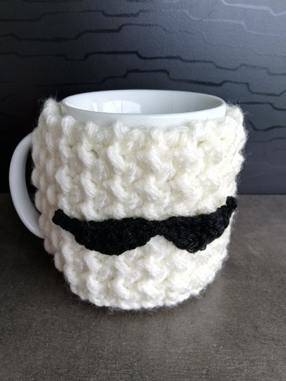 Couvre Mug Moustache, Couvre Cozy en Laine, Tasse, Cache Au Crochet, Accessoire Pause Café ou Thé, I
