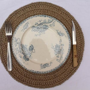 Round placemat in jute thread, rustic under plate, boho table decoration, natural centerpiece, handmade trivet image 4