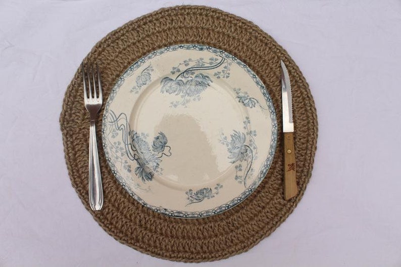 Set de table rond en fil de jute, sous assiette rustique, décoration de table bohème, centre de table naturel, dessous de plat fait main image 4