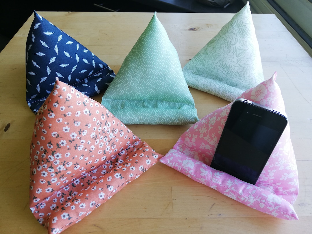 Reading Cushion, Phone or E-reader Holder, Triangular Smartphone Carton ...