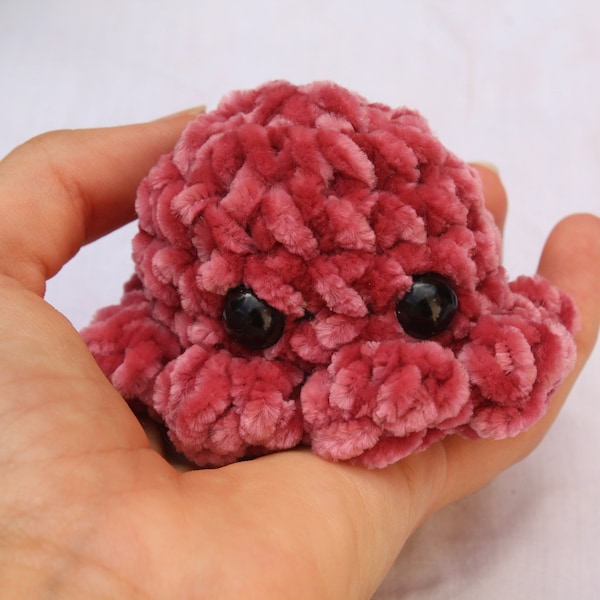 Peluche poulpe, doudou poulpe au crochet, bébé pieuvre en laine velours, mini octopus tout doux, porte clé mini poulpe, cadeau enfant