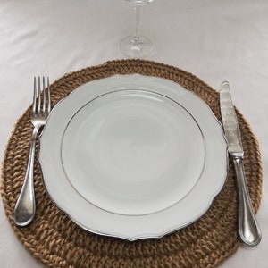 Round placemat in jute thread, rustic under plate, boho table decoration, natural centerpiece, handmade trivet image 2