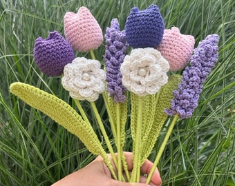 Bouquet de tulipes roses et lavande, composition florale personnalisée, fleurs fait main au crochet, cadeau fleurs éternelles durables