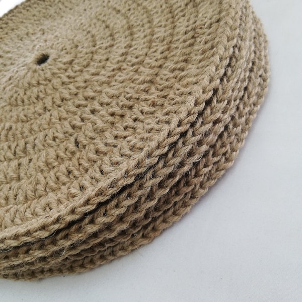 Round placemat in jute thread, rustic under plate, boho table decoration, natural centerpiece, handmade trivet