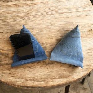 Leeskussen van gerecycled denim, telefoon- of e-readerhouder, smartphonehouder van gerecycled denim, origineel cadeau voor lezers