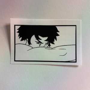 以下が含まれることがあります： 黒と白の線画で描かれた、短い髪をした人物のイラスト。人物は目を閉じ、もう一方の目から一筋の涙が落ちている。顔を腕で隠している。