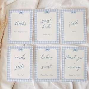 Letreros de mesa de baby shower con cuadros azules, paquete de letreros decorativos en azul polvoriento, decoraciones para niño, revelación de género, lazo coqueto, imprimible, editable BG114