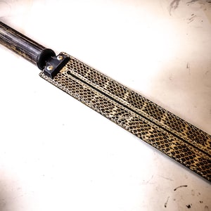 Tawse/Snake. 51 cm/20&quot;, double-tongued paddle made of layered leather