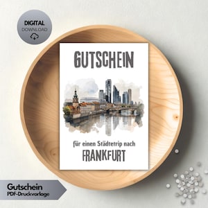 Könnte beinhalten: Rustikales Holzschild mit dem weißen Schriftzug "Welcome to our home". Das Schild hat eine Used-Optik und ein schlichtes, einladendes Design für den Eingangsbereich.