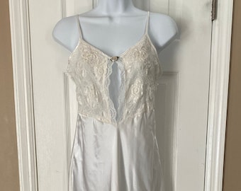 Vintage Val Mode White Bridal Nightgown Lingerie Chemise Size Medium Lace Top