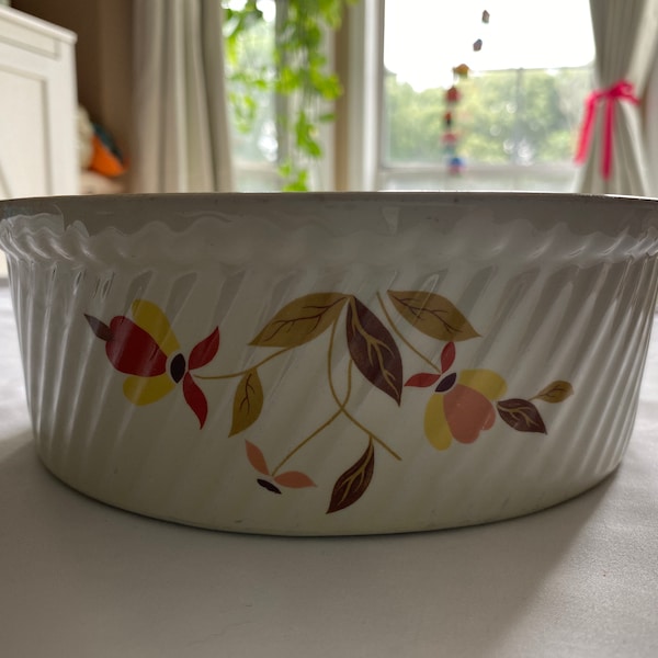 Halls Superior Autumn Leaves Casserole Souffle Dish 7 3/4"