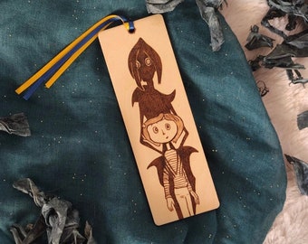 Brandmalerei-Lesezeichen aus Holz „Die Welten von Coraline“