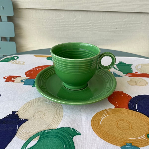 vintage Fiesta (Fiestaware) RARE Tasse à thé et soucoupe en VERT MOYEN / Anneaux intérieurs