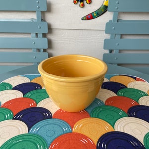 Vintage Fiesta (Fiestaware) #2 Tazón de mezcla anidado en AMARILLO