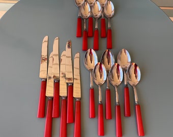 Fiesta 'Go-Along' Sta-Brite Cutlery with RED Bakelite Handles - CHOICE