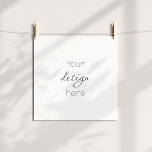 Maqueta de póster cuadrado, Maqueta de maqueta, Maqueta de papel, Clavijas y papel, Maqueta de impresión de arte, Maqueta minimalista, Maqueta de Boho, PSD JPG PNG