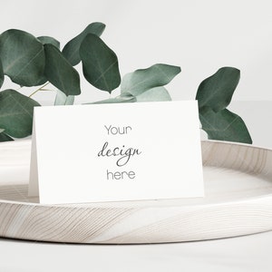 Platzkarte Mockup, Eukalyptus Ast Hochzeit Briefpapier Mockup, Weiße Karte Mockup, Minimal Karte Mockup, Karte auf Teller