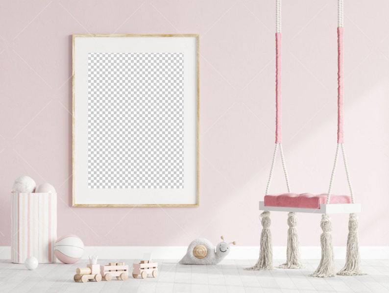 Puede incluir: Un columpio rosa y blanco con un marco blanco y un coj&iacute;n rosa. El columpio est&aacute; colgado de un techo blanco con una pared rosa en el fondo. Hay un marco de fotos de madera en la pared, un contenedor de almacenamiento de rayas blancas y rosas y una pelota de baloncesto blanca y rosa en el suelo.