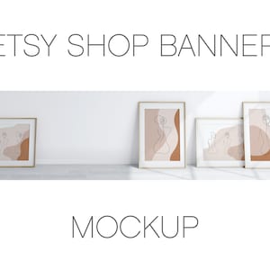 以下が含まれることがあります： 抽象的な線画と落ち着いた茶色とピンクの色合いの3つの額装されたプリントのモックアップ。プリントは白い壁に木製の床で飾られています。