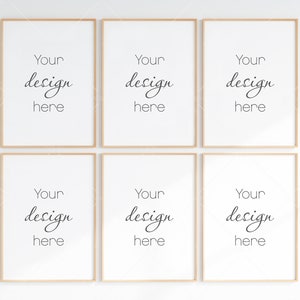 Op de afbeelding: Zes houten ingelijste prints met witte passe-partouts en de tekst "Your design here" in zwarte cursieve letters.