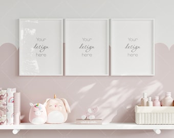 Maqueta de marco rosa para habitación infantil, interior de guardería (PSD y JPG)