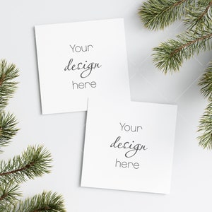 Twee vierkante kerstkaarten Mockup, Mockup Kerstkaart, Uitnodiging Mockup, Wenskaart Mockup