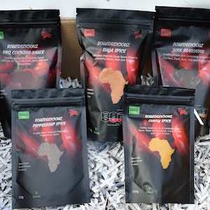 Souldeliciouz Condiments Caja regalo. Contiene salsa BBQ, jerk seasoning, suya spice, curry spice y peppersoup spice. ¡Hecho a mano con amor!
